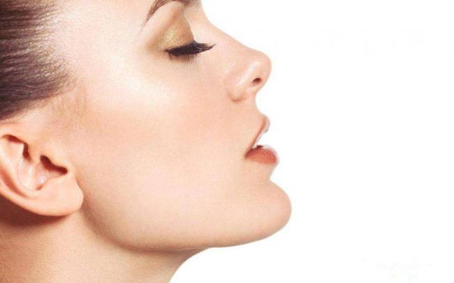 female-profile-view-golfclub-1055x659.jpg