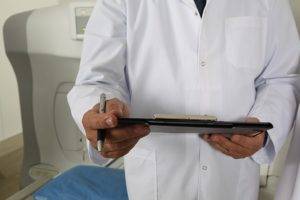 doctor-1228627_640-300x200.jpg